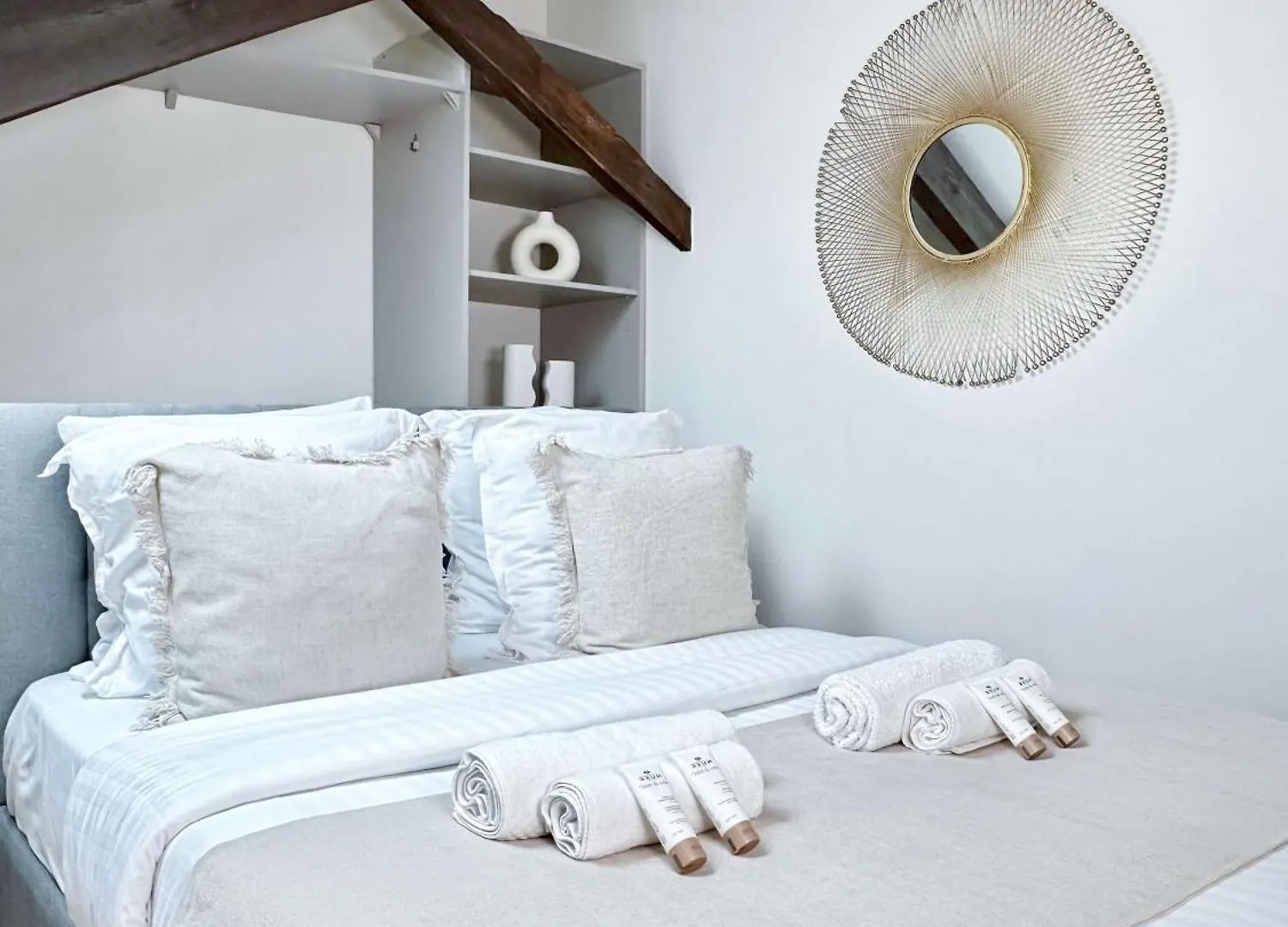 Stylish Duplex In Front Of Buttes-Chaumont Apartment Paris France