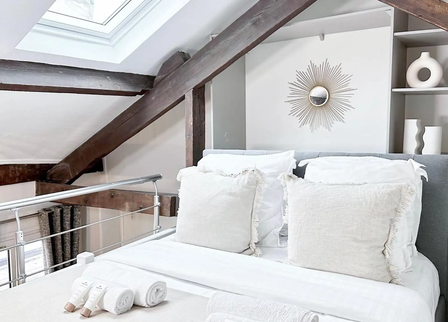 Stylish Duplex In Front Of Buttes-Chaumont Apartment Paris