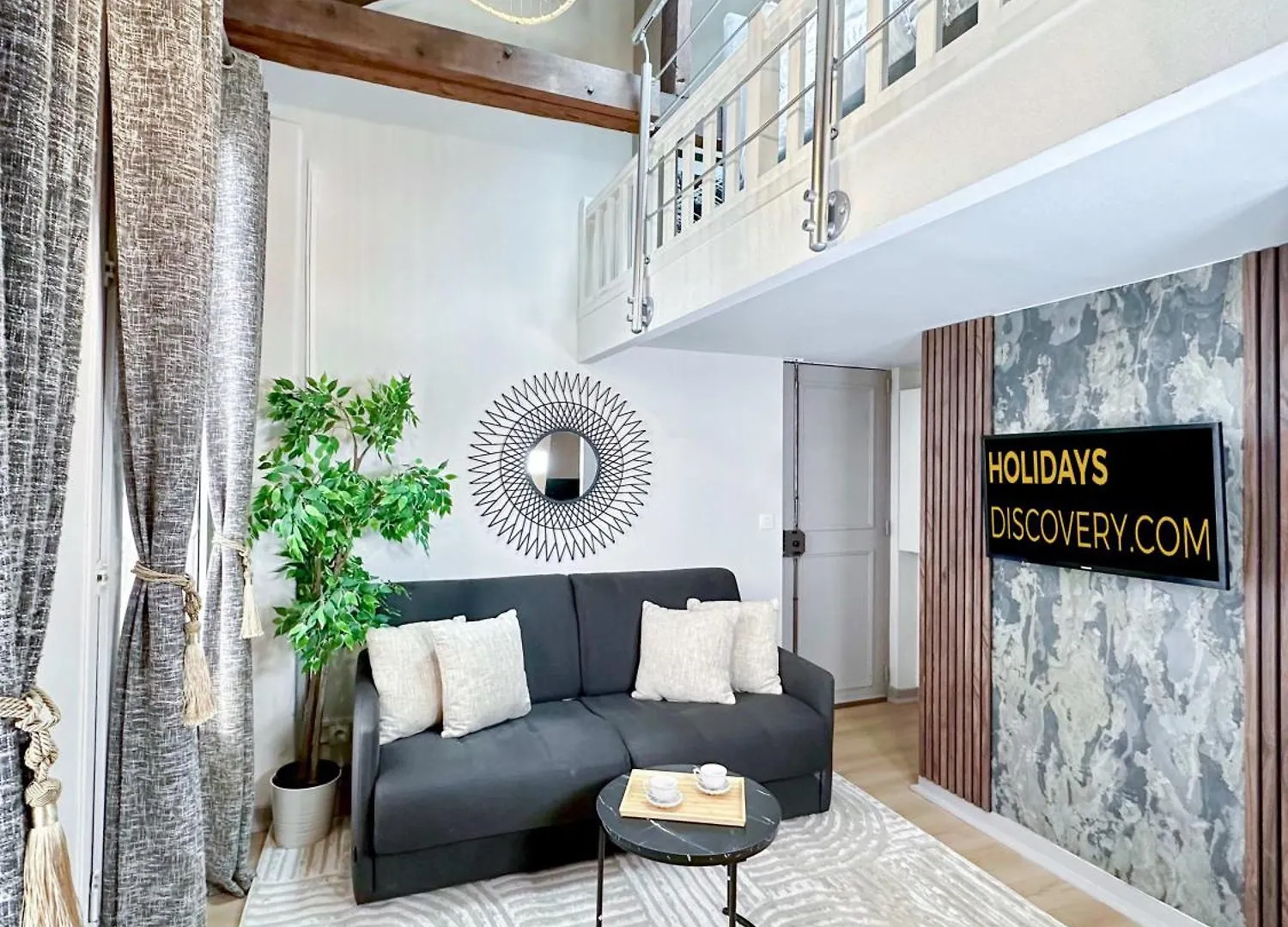 Stylish Duplex In Front Of Buttes-Chaumont Apartment Paris