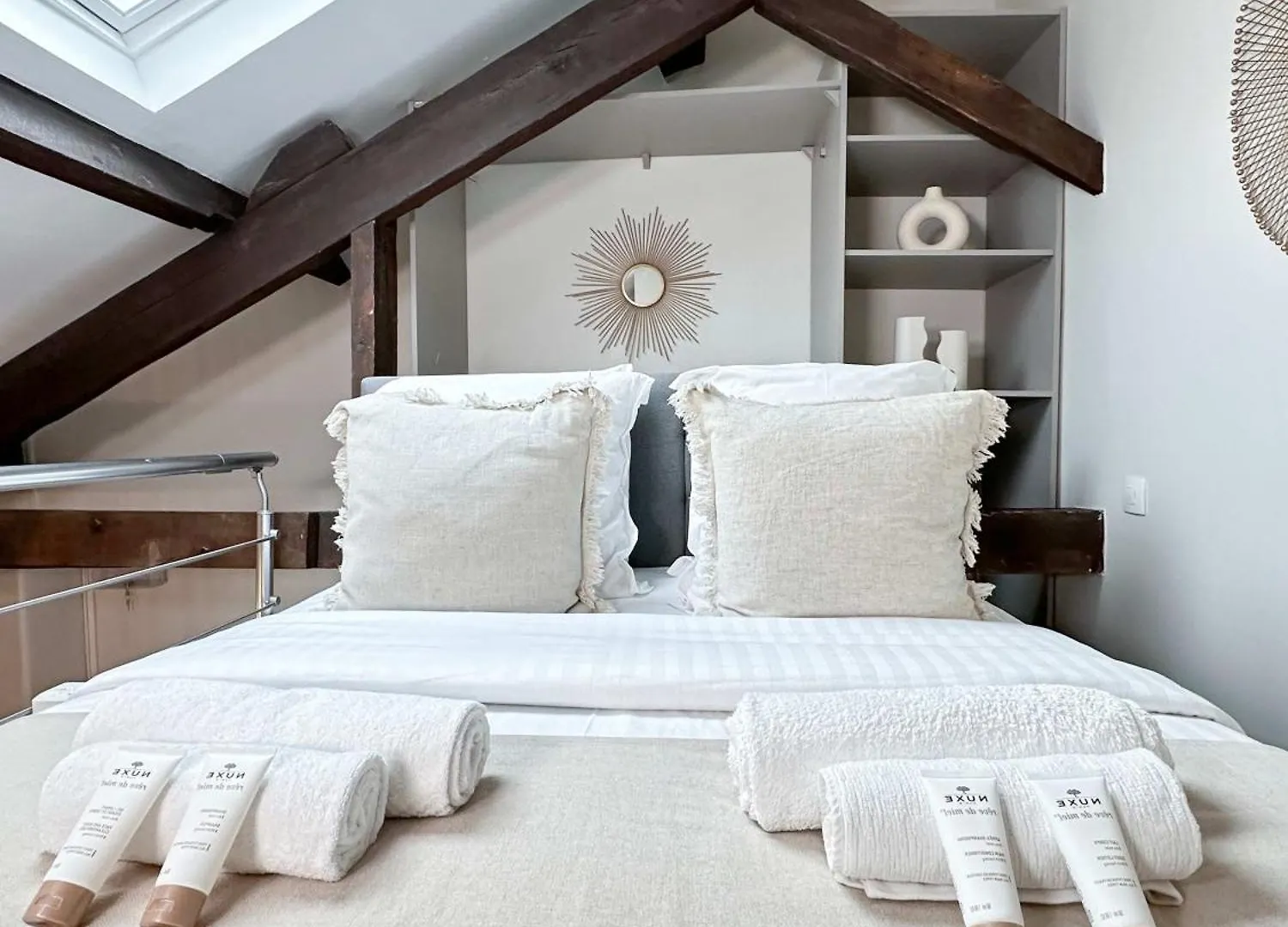 Stylish Duplex In Front Of Buttes-Chaumont Apartment Paris